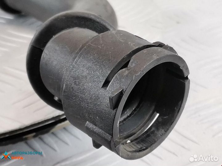 Патрубок радиатора Audi A6 4B/C5 2001 4B0121101T