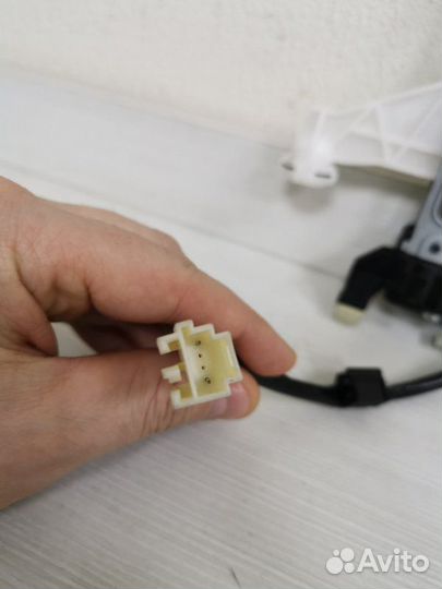 Механизм регулировки подголовника передний Bmw 5