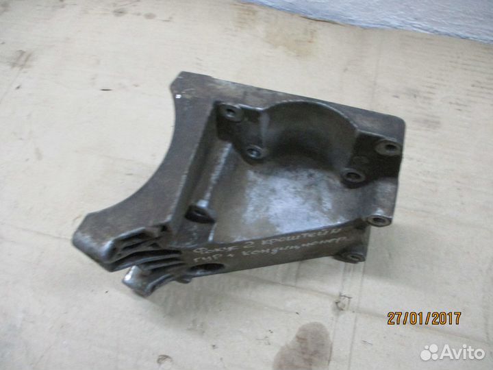 Кронштейн компрессора кондиционера Форд Фокус 2