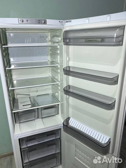 Холодильник Hotpoint-Ariston