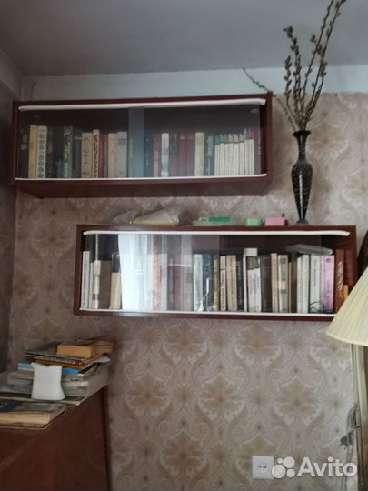 Книжные полки со стеклом