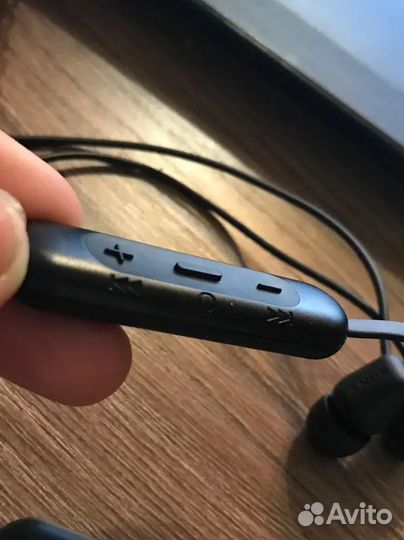 Беспроводные наушники Sony WI-C200