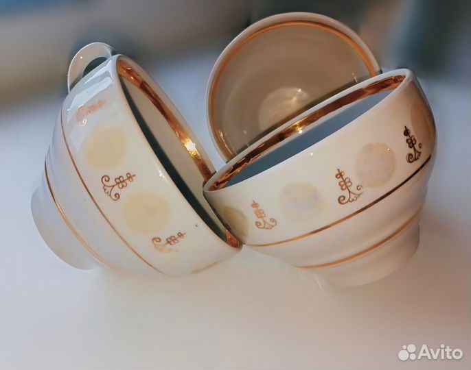 Чайные чашки с блюдцами