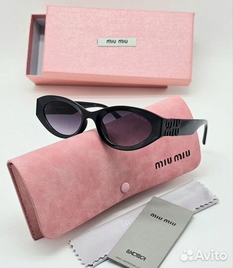 Солнцезащитные очки Miu Miu