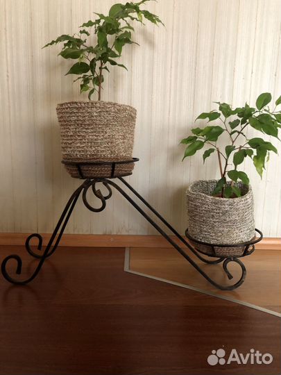 Подставка на два горшка металлическая