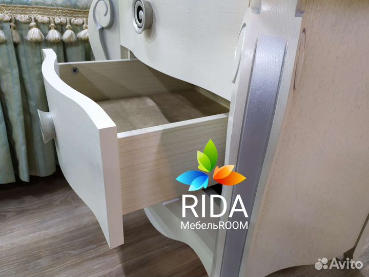 Тумба прикроватная. Массив дуба. Беларусь