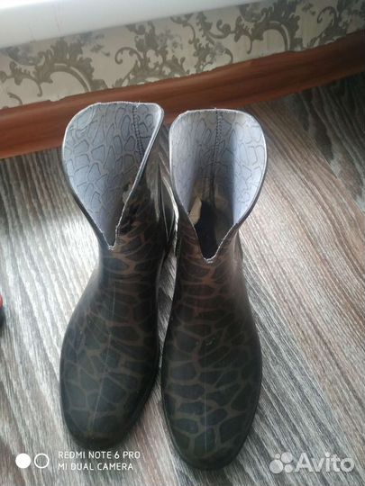 Резиновые сапоги