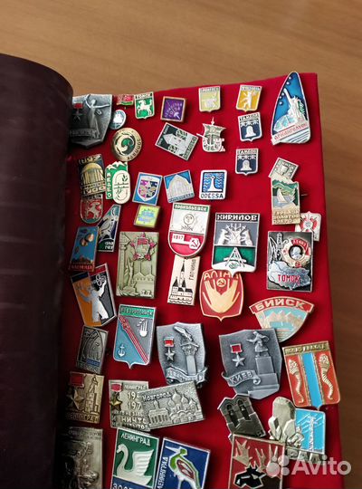 Альбом со значками времён СССР 4 листа