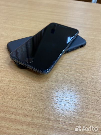 iPhone 8, 64 ГБ
