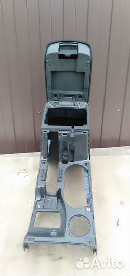 Mitsubishi Pajero Sport 3, 4N15, Подлокотник