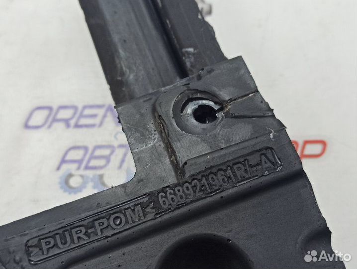 Уплотнитель кузова передний левый Renault Arkana