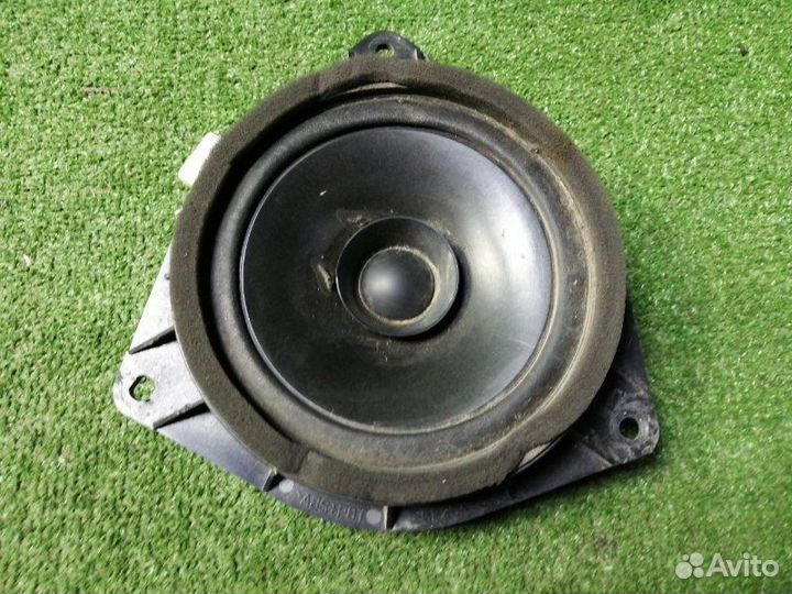 Динамик задний правый Toyota Corolla E120 хэтчбек