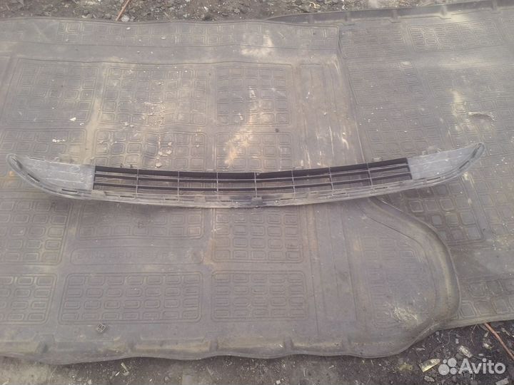 Решетка переднего бампера Toyota RAV 4