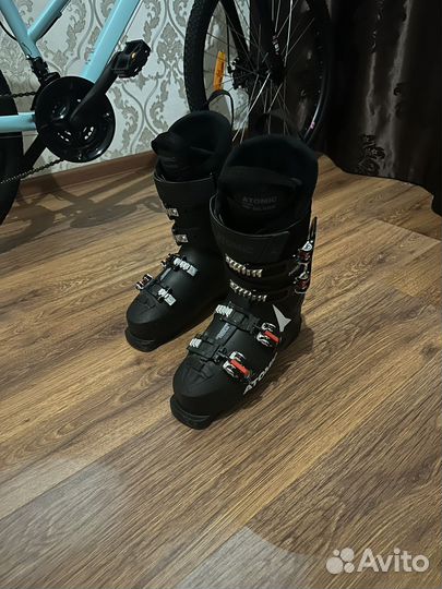 Горнолыжные ботинки Atomic