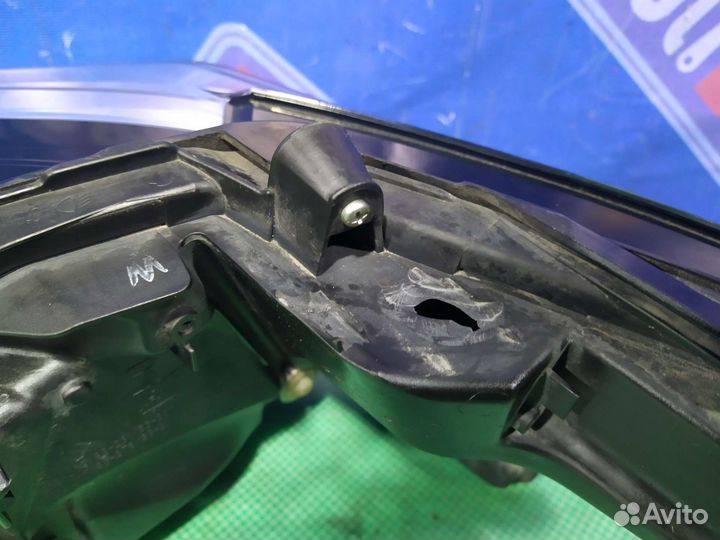 Фара правая LED Toyota Camry V70