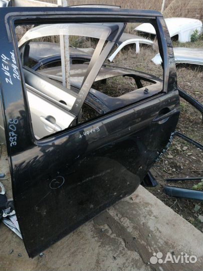 Дверь задняя левая Toyota Wish ZNE10