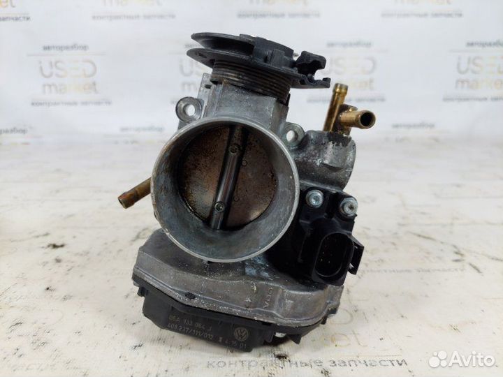 Дроссельная заслонка Volkswagen Golf 4 1.6 AKL