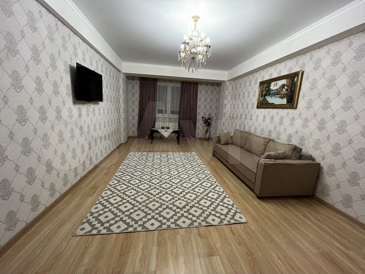 2-к. квартира, 77 м², 11/13 эт.