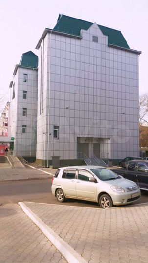 Нежилое здание, 1752 м²