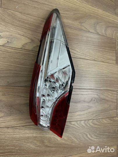 Крыло перед левая сторона