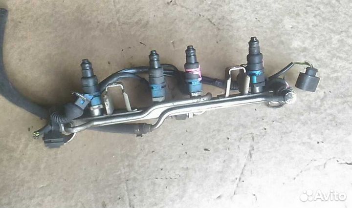 Топливная рампа 1.6 Audi A4 (B5) 06B133317A