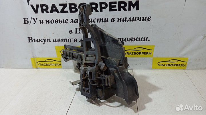 Замок двери задний левый Ford Focus 2