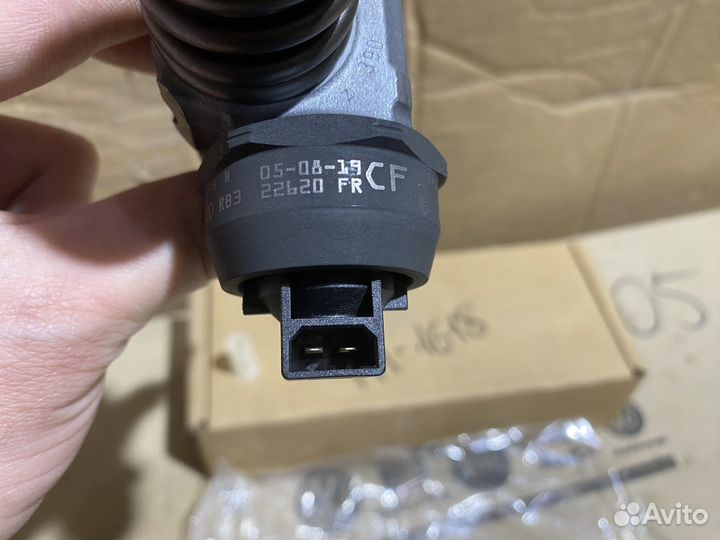 Насос форсунка V10 TDI VAG 07Z130073H Новая