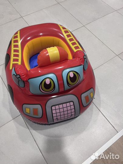 Круг надувной. Пожарная машина с сиденьем