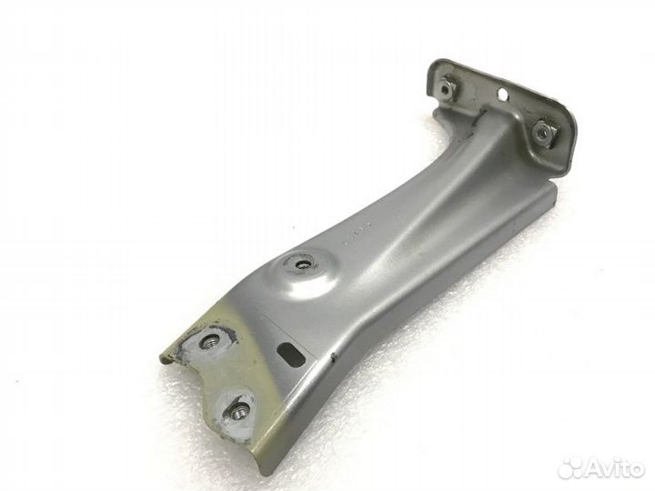 Кронштейн крыла передний левый Skoda Octavia 1.6