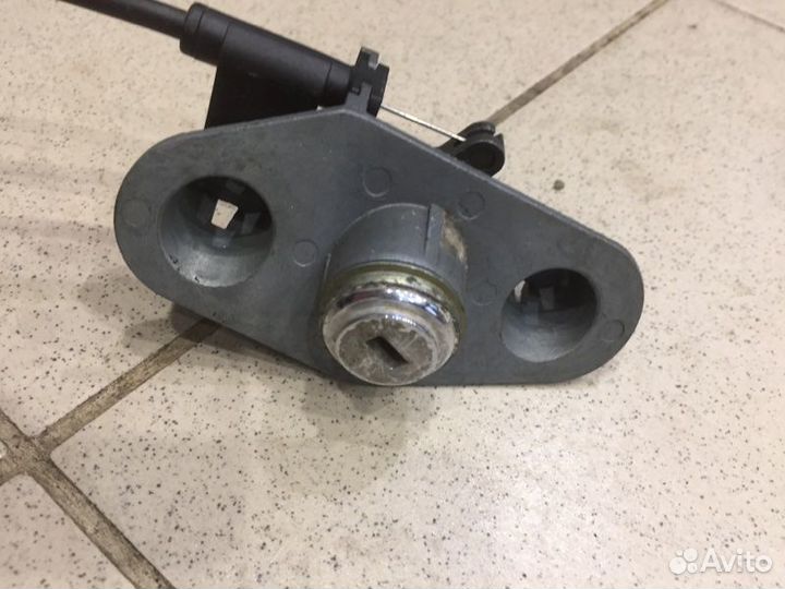 Замок крышки багажника Volvo S60 1 B5244