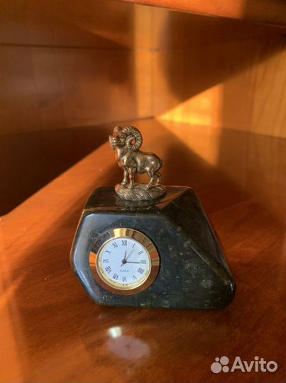 Часы из малахита и бронзы