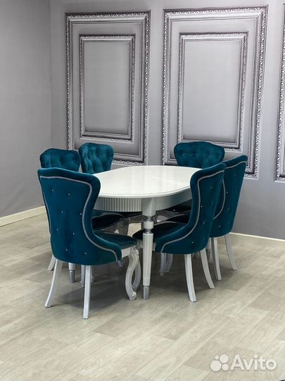 Стол и стулья