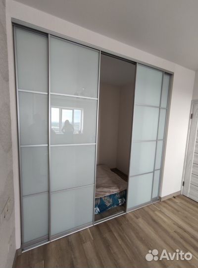 Стеклянные раздвижные двери. Перегородка