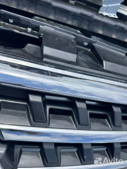 Решетка радиатора Mitsubishi Pajero 4 2006-2018