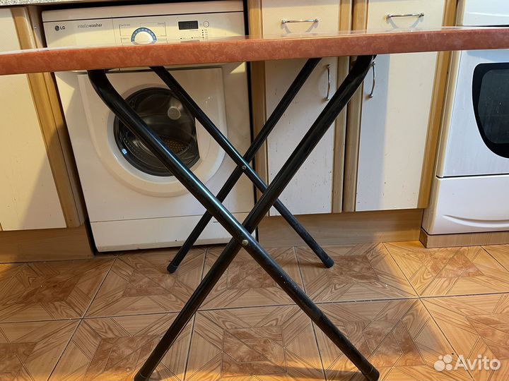 Кухонный стол