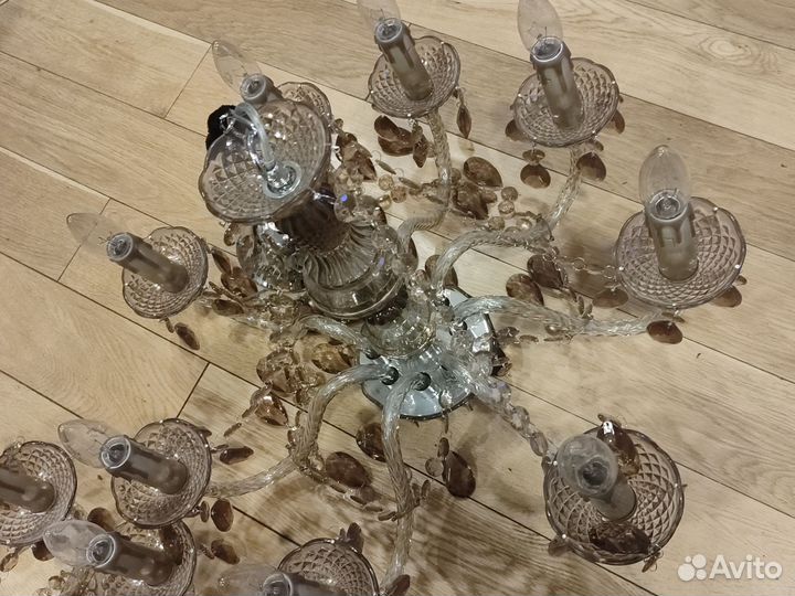 Люстры современные