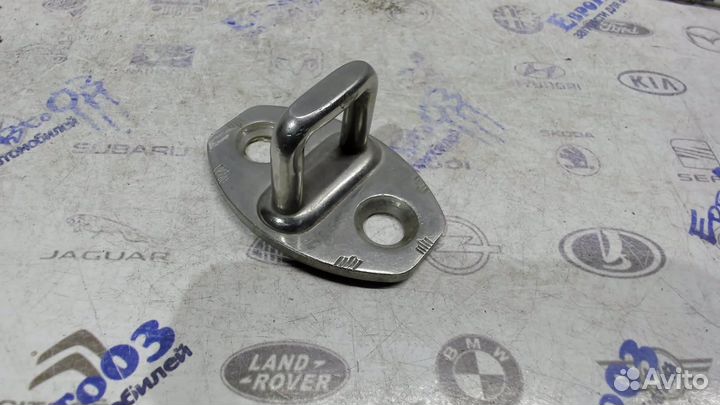 Ответная часть замка двери (петля) Audi A6 C5 1997
