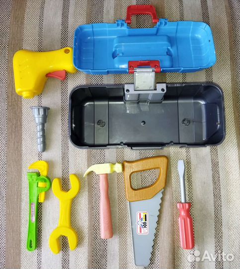 Набор инструментов с ящиком