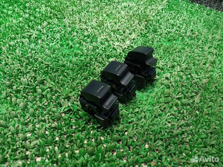 Кнопка стеклоподъемника Toyota Hilux