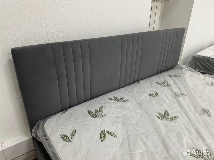 Кровать
