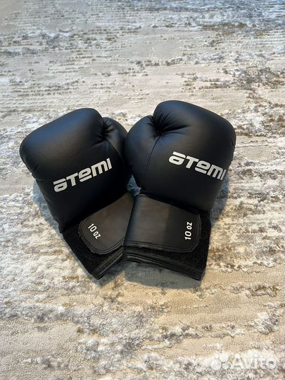 Боксерские перчатки 10 oz