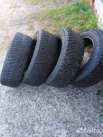 Michelin X-Ice North 4 215/60 R16