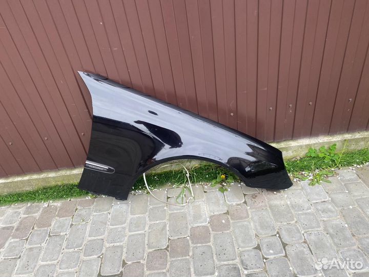 Крыло переднее правое