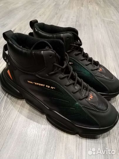 Кроссовки мужские р. 44