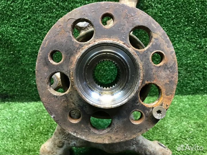 Кулак поворотный передний правый Mercedes Glk