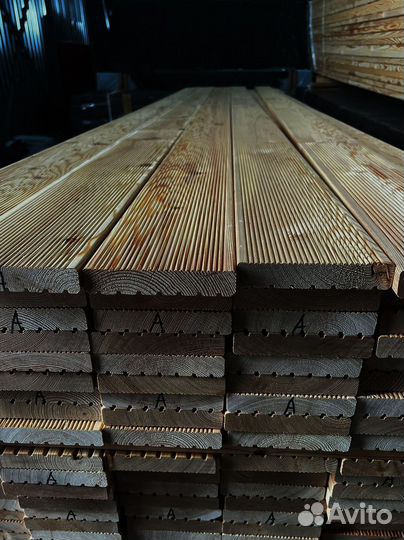 Строганная лиственница: доски 55x125 мм, равномерн