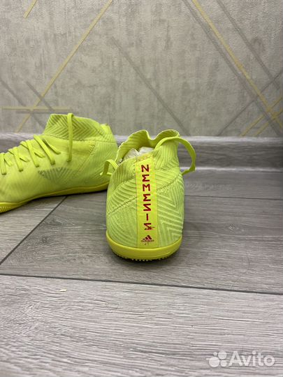 Футзалки adidas nemeziz