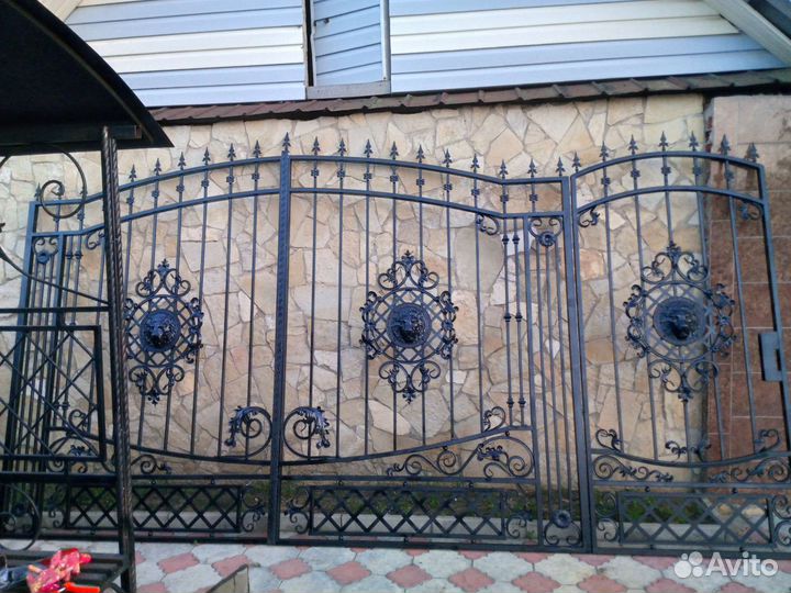 Кованные ворота и калитка