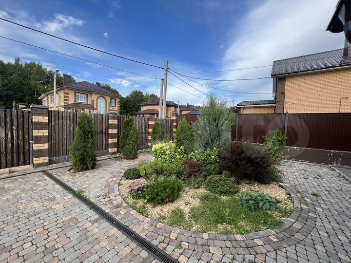 Коттедж 155 м² на участке 10 сот.