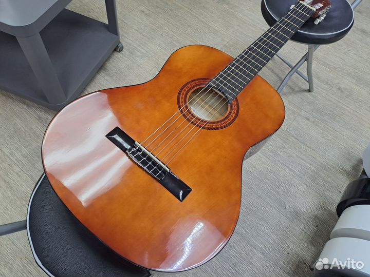 Гитара классическая с нейлоновыми струнами